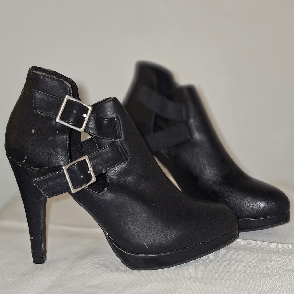 BONGO Black High Heel Ankle Boots with Buckle Straps